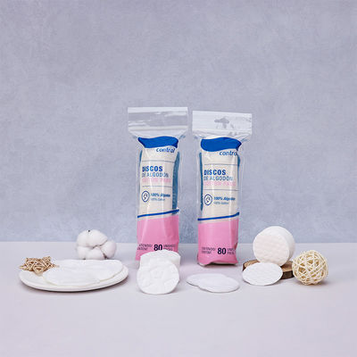 Un buon prezzo. Prodotti cosmetici di cotone usa e getta in linea